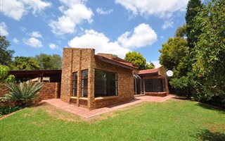 3 Bedroom House in Silver Lakes Golf Estate