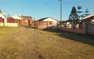 375 m² Land available in Mthata
