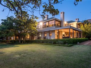 5 Bed House in Golden Hill