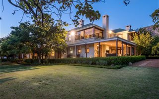 5 Bedroom House in Golden Hill