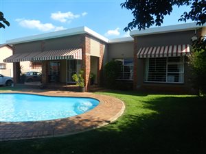 4 Bed House in Robertsham
