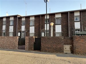 3 Bed Apartment in Grobler Park