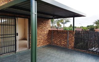 2 Bedroom Simplex in Rooihuiskraal North