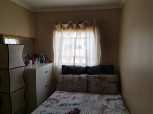 2 Bed House in Clayville