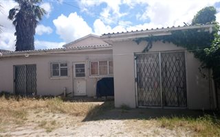 3 Bedroom House in Grassy Park