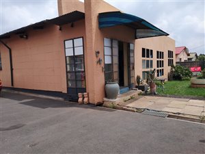 6 Bedroom House in Newlands