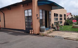 6 Bedroom House in Newlands