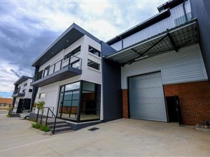 575 m² Industrial space in Louwlardia