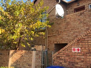 2 Bed Townhouse in Heuwelsig Estate