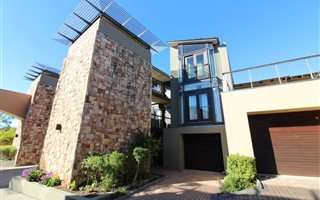 2 Bedroom Apartment in Oubaai and surrounds