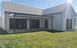 4 Bedroom House in Emberton Estate