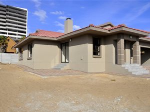 3 Bed House in Diaz Beach
