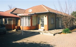 7 Bedroom House in Wilgehof