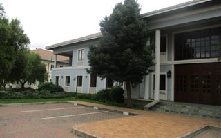 913 m² Office Space in Vorna Valley