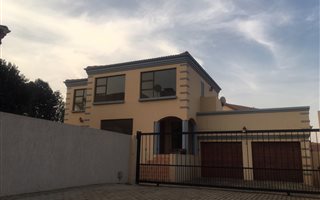 3 Bedroom Cluster in Northcliff