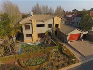 4 Bed House in Rietvalleirand