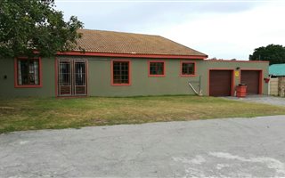 3 Bedroom House in Aston Bay