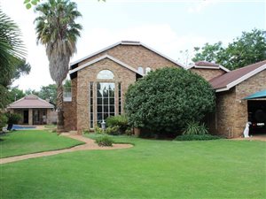 4 Bed House in Van Der Hoff Park