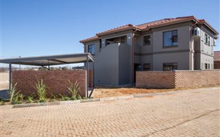 2 Bedroom Apartment in Van Der Hoff Park