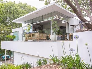 4 Bedroom House in Bishopscourt