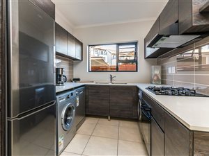 3 Bed Apartment in Olivedale