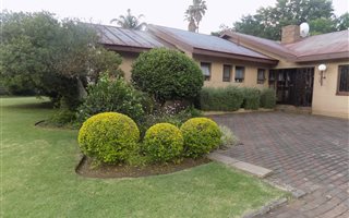 4.5 Bedroom House in Hutten Heights