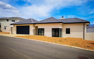 3 Bedroom House in Dennegeur