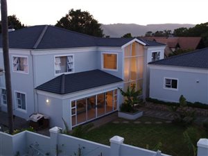 5 Bed House in Paradise