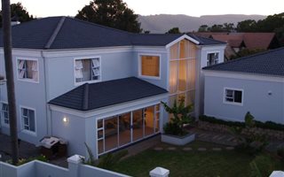 5 Bedroom House in Paradise
