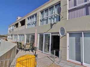 2 Bed Apartment in Yzerfontein