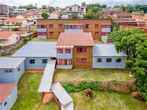 3254 m² Commercial space in Bluff
