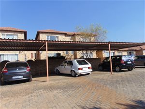 2 Bed Townhouse in Heuwelsig Estate