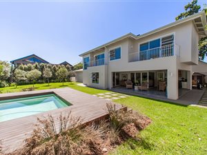 4 Bed House in Helderfontein Estate