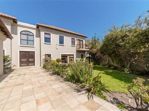 4 Bed House in Dainfern Golf Estate