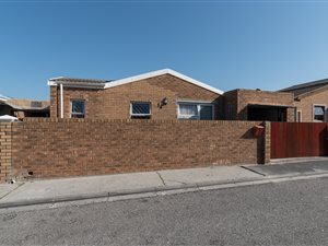 3 Bed House in Strandfontein