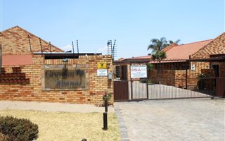 2 Bedroom Townhouse in Croydon