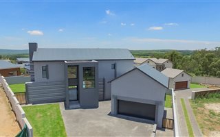4 Bedroom House in Copperleaf Golf and Country Estate