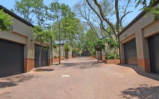 3 Bedroom Duplex in Parkview