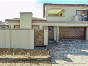 3 Bed House in Bloubergstrand