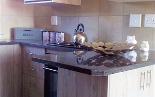 2 Bedroom Apartment in Mooikloof Heights