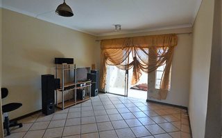 2 Bedroom Apartment in Mooikloof Ridge