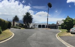4 Bedroom House in Constantia