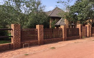3 Bedroom House in Presidentsrus