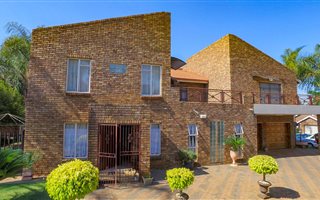 5 Bedroom House in Montana Gardens