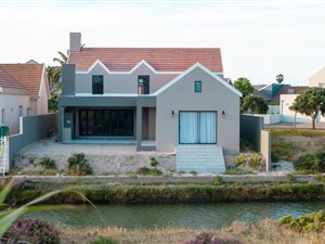 3 Bedroom House in Port Owen