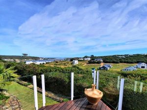 3 Bed Apartment in Stilbaai