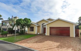 3 Bedroom House in Greenways Golf Estate