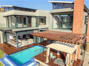 5 Bed House in Waterfall Country Village