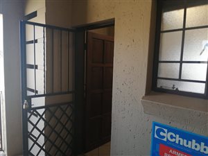 2 Bed Apartment in Krugersdorp Central