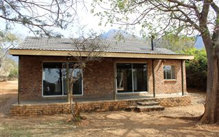 2 Bedroom House in Kampersrus AH